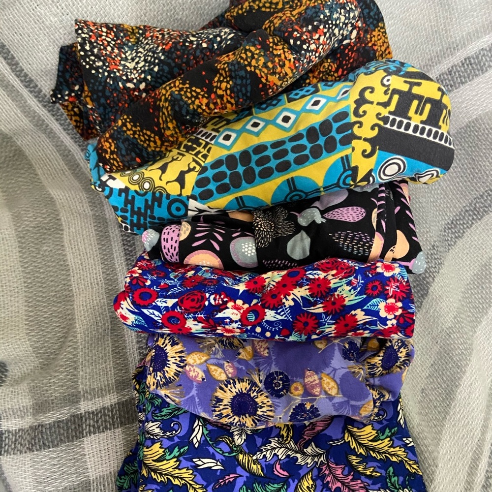 6 pairs of LuLaRoe tall and curvy leggings.